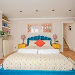 Stylish 2-Bed Flat Near Hammersmith & Holland Park