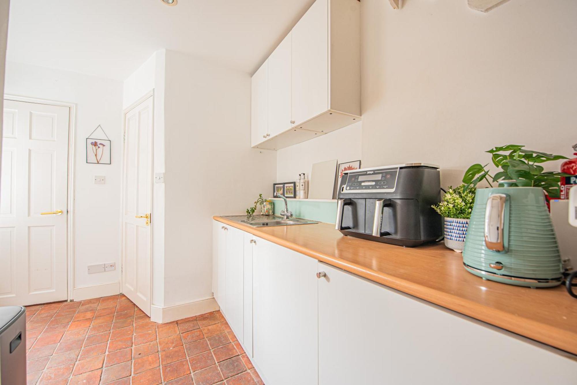 Stylish 2-bed Flat Near Hammersmith & Holland Park * Londra