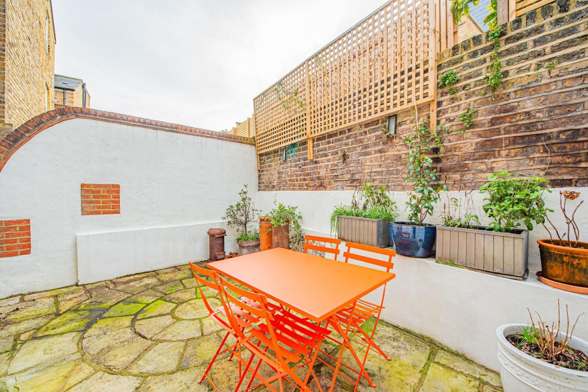 Stylish 2-bed Flat Near Hammersmith & Holland Park Appartamento